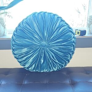 ●●Teal Round Velvet Pillow 16x16 NWOT●●